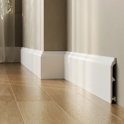 Плинтус Quick-Step белый из HD полимера QSSKRW70120RU
